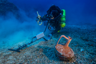 Illustration for article titled Archaeologists Make Stunning Discoveries at the Antikythera Shipwreck